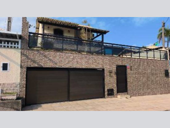 Casa - Iguaba Grande - RJ - Residencial,Comercial - Rua Jovelina Dos Reis, 250, Iguaba Pequena, Iguaba Grande, RJ, 28961623. Casa, Padrão, Ocupado, 1 vaga(s) de garagem. Área(s): 360 m² de área terreno, 198,49 m² de área construída, 198,49 m² de área privativa. Matrícula(s): 2.219. Cartório: 01º CRI IGUABA GRANDE. Inscrição da Prefeitura: 024783-001.  A ARREMATAÇÃO NÃO CONTEMPLA BENS MÓVEIS, VEÍCULOS E QUAISQUER OBJETOS QUE EVENTUALMENTE APAREÇAM NAS IMAGENS. - leilão extrajudicial - Não informado BR - lance mínimo R$ 608.000