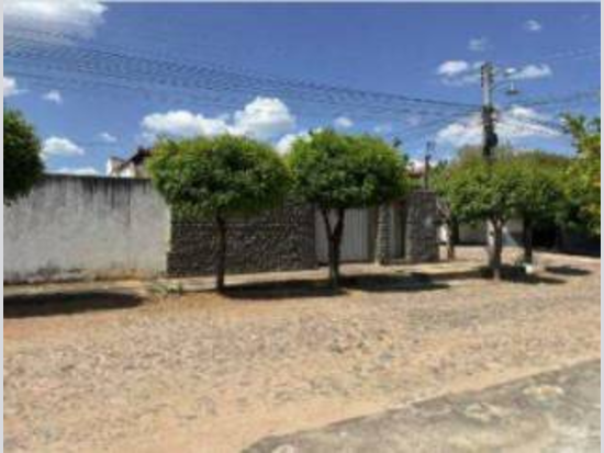 Casa - Crateús - CE - Residencial,Comercial - Rua Leoncio Araujo Veras, 554, Planalto, Cratéus, CE, 63702340. Casa, Padrão, Ocupado. Área(s): 297 m² de área terreno, 144 m² de área construída. Matrícula(s): 3.551. Cartório: 2º CRI DE CRATEUS. Inscrição da Prefeitura: 7699.  A ARREMATAÇÃO NÃO CONTEMPLA BENS MÓVEIS, VEÍCULOS E QUAISQUER OBJETOS QUE EVENTUALMENTE APAREÇAM NAS IMAGENS. - leilão extrajudicial - Não informado BR - lance mínimo R$ 190.000