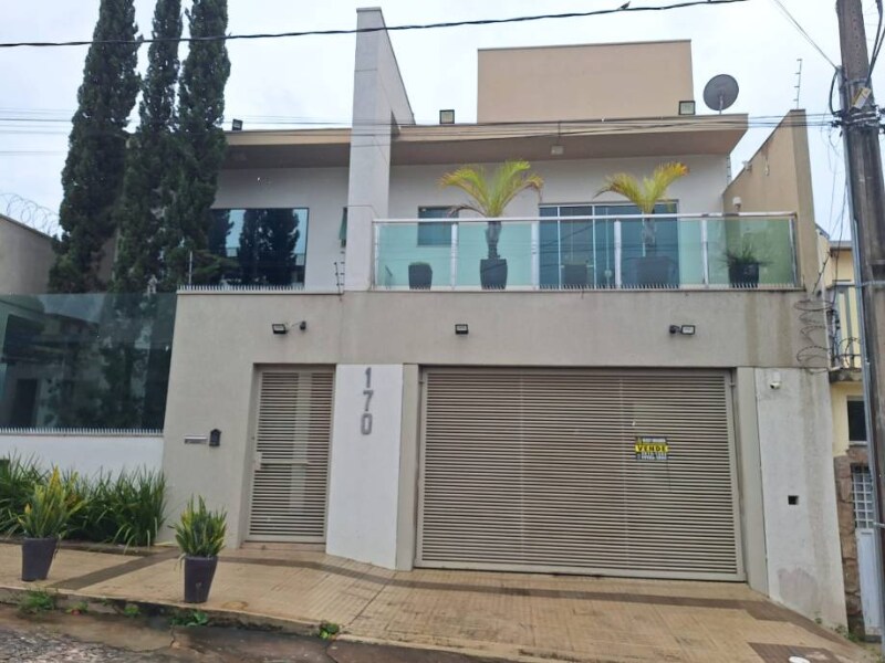 Casa - Divinópolis - MG, localizado em Divinópolis - MG, bairro Santa Tereza