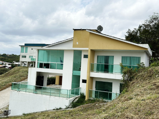 Casa - Chã Grande - PE - Residencial,Comercial - Severino Marinho Da Silva, 273, Condomínio Loteamento Campos Do Valle Lote 20 Quadra C, Campos Do Valle, Chã Grande, PE, 55636000.  Casa, Em condomínio, Ocupado. Área(s): 450 m² de área terreno, 317,49 m² de área construída, 317,49 m² de área privativa. Matrícula(s): 33748. Cartório: 1º CRI GRAVATA. Inscrição da Prefeitura: 0305030034 / Sequencial 9246.  A ARREMATAÇÃO NÃO CONTEMPLA BENS MÓVEIS, VEÍCULOS E QUAISQUER OBJETOS QUE EVENTUALMENTE APAREÇAM NAS IMAGENS. - leilão extrajudicial - Não informado BR - lance mínimo R$ 732.200