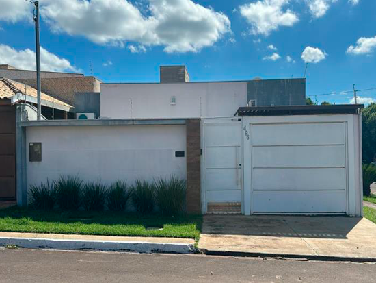 Casa - Anastácio - MS - Residencial - Anastácio/MS. Bairro Vila Ipiranga. Rua Dom Aquino, 496 (Lote A3 da Quadra 50). Casa. Áreas: construída 69,83m² e terreno 145,00m². Matrícula 4.351 do RI local. Obs - Não informado BR - lance mínimo R$ 481.706