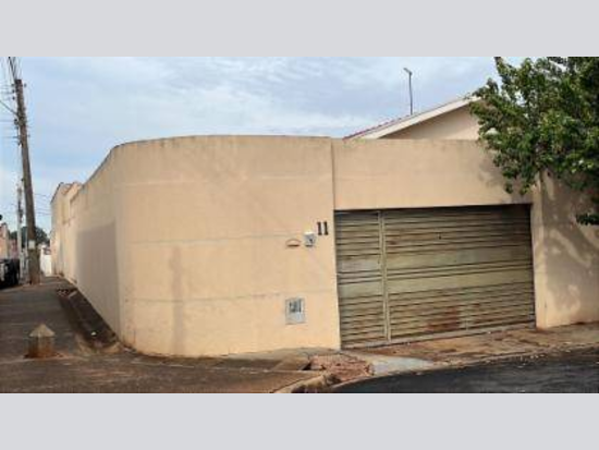 Casa - Araraquara - SP - Residencial,Comercial - Rua Maria Biruel Grosso, 11, Parque Residencial Vale Do Sol, Araraquara, SP, 14804102. Casa, Padrão, Ocupado. Área(s): 308,94 m² de área terreno, 132,6 m² de área construída. Matrícula(s): 43.260. Cartório: 1° CRI DE ARARAQUARA. Inscrição da Prefeitura: 31. 083.009.00.  A ARREMATAÇÃO NÃO CONTEMPLA BENS MÓVEIS, VEÍCULOS E QUAISQUER OBJETOS QUE EVENTUALMENTE APAREÇAM NAS IMAGENS. - leilão extrajudicial - Não informado BR - lance mínimo R$ 242.440