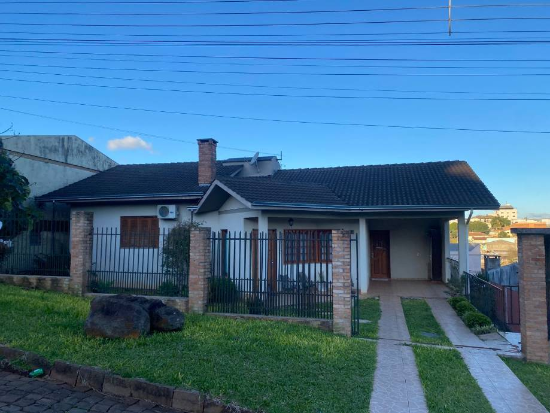 Casa - Carazinho - RS - Residencial,Comercial - Rua Parecis, 98, Centro, Carazinho, RS, 99500000. Casa, Padrão, Ocupado. Área(s): 500 m² de área terreno, 124,84 m² de área construída, 124,84 m² de área privativa. Matrícula(s): 12.660. Cartório: CRI DE CARAZINHO. Inscrição da Prefeitura: 6633.  A ARREMATAÇÃO NÃO CONTEMPLA BENS MÓVEIS, VEÍCULOS E QUAISQUER OBJETOS QUE EVENTUALMENTE APAREÇAM NAS IMAGENS. - leilão extrajudicial - Não informado BR - lance mínimo R$ 190.000