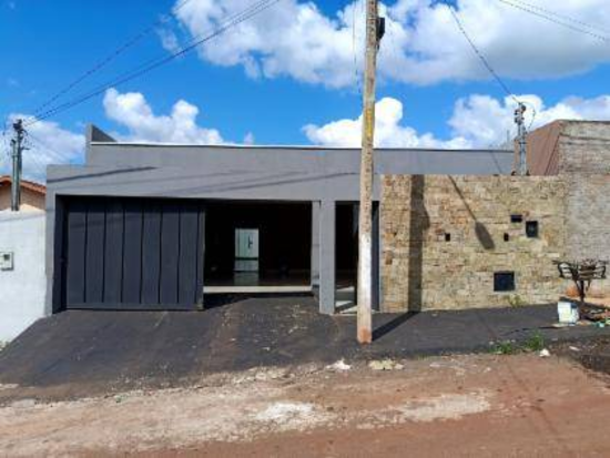 Casa - Quirinópolis - GO - Residencial,Comercial - Rua Jeronimo Barbosa, 62, Talismã, Quirinópolis, GO, 75863362. Casa, Padrão, Desocupado. Área(s): 250 m² de área terreno, 177,9 m² de área construída. Matrícula(s): 25.541. Cartório: 1º CRI DE QUIRINÓPOLIS. Inscrição da Prefeitura: 01.01.00239.00206.01.  A ARREMATAÇÃO NÃO CONTEMPLA BENS MÓVEIS, VEÍCULOS E QUAISQUER OBJETOS QUE EVENTUALMENTE APAREÇAM NAS IMAGENS. - leilão extrajudicial - Não informado BR - lance mínimo R$ 755.000