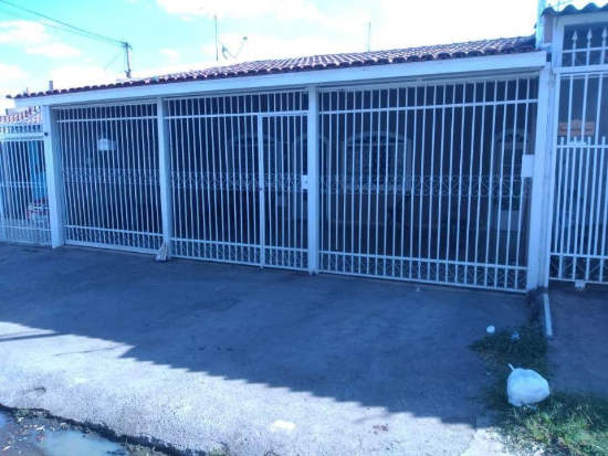 Casa - Brasília - DF - Residencial,Comercial - Qnn 4 Conjunto G, S/N, Ceilândia Sul, Brasília, DF, 72220040. Casa, Padrão, Ocupado, 1 vaga(s) de garagem. Área(s): 144 m² de área terreno, 24,01 m² de área construída. Matrícula(s): 31.032. Cartório: 6 CRI BRASÍLIA. Inscrição da Prefeitura: 35124849.  A ARREMATAÇÃO NÃO CONTEMPLA BENS MÓVEIS, VEÍCULOS E QUAISQUER OBJETOS QUE EVENTUALMENTE APAREÇAM NAS IMAGENS. - leilão extrajudicial - Não informado BR - lance mínimo R$ 138.320