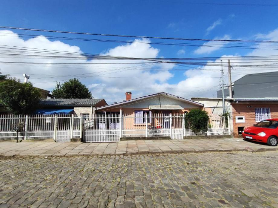Casa - Caxias do Sul - RS  - Comercial,Residencial - Rua Dos Cardeais, 1050, Santa Fé, Caxias Do Sul, RS, 95047160. Casa, Padrão, Ocupado, 1 vaga(s) de garagem. Área(s): 200 m² de área terreno, 123,44 m² de área construída. Matrícula(s): 36.459. Cartório: 1º CRI DE CAXIAS DO SUL. Inscrição da Prefeitura: 36. 08.2780.009.000.  A ARREMATAÇÃO NÃO CONTEMPLA BENS MÓVEIS, VEÍCULOS E QUAISQUER OBJETOS QUE EVENTUALMENTE APAREÇAM NAS IMAGENS. - leilão extrajudicial - Não informado BR - lance mínimo R$ 151.200