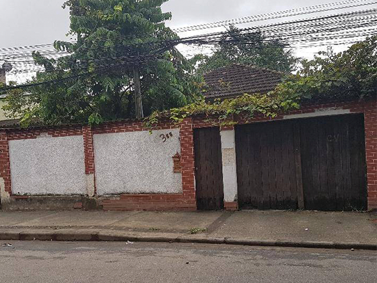 Casa - Rio de Janeiro - RJ  - Comercial,Residencial - Rua Ramis Galvão, 356, Anchieta, Rio De Janeiro, RJ, 21645510. Casa, Padrão, Ocupado. Área(s): 320 m² de área terreno, 98 m² de área construída, 98 m² de área privativa. Matrícula(s): 256.347. Cartório: 8º CRI DO RIO DE JANEIRO. Inscrição da Prefeitura: 0557988-3 ISENTO.  A ARREMATAÇÃO NÃO CONTEMPLA BENS MÓVEIS, VEÍCULOS E QUAISQUER OBJETOS QUE EVENTUALMENTE APAREÇAM NAS IMAGENS. - leilão extrajudicial - Não informado BR - lance mínimo R$ 81.352