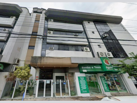 Apartamento - Porto Alegre - RS - Residencial,Terreno Rural - Porto Alegre/RS: Unidade Conjunto nº 406 do Edifício Centro Profissional Lausanne, com entrada pela Rua Fernandes Vieira, nº 637, no bairro Bom Fim. O imóvel situa-se no 4º pavimento, voltado para a própria Rua Fernandes Vieira, com área privativa de 101,54 m², área real de uso comum de 21,11 m², totalizando 122,65 m² de área real, correspondentes à fração ideal de 0,0495 nas coisas de uso comum e fim proveitoso do edifício, bem como no terreno onde o mesmo está construído, sendo de sua propriedade a cobertura que lhe fica situada imediatamente acima, com acesso por escada interna, cujas áreas e fração ideal está englobada às do conjunto. Tudo conforme a matrícula nº 103.623 do Registro de Imóveis da 1ª Zona desta Comarca. - Não informado BR - lance mínimo R$ 820.000