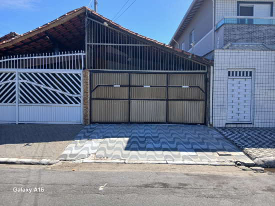 Leilão de Casa - Praia Grande - SP - Comercial,Residencial - Rua Padre Gastão, 45, Casa 03, Terrenos Do Campo, Praia Grande, SP, 11725380. Casa, Padrão, Ocupado. Área(s): 130,54 m² de área terreno, 63,36 m² de área construída. Matrícula(s): 122.208. Cartório: 1° CRI PRAIA GRANDE. Inscrição da Prefeitura: 202030120150003. A ARREMATAÇÃO NÃO CONTEMPLA BENS MÓVEIS, VEÍCULOS E QUAISQUER OBJETOS QUE EVENTUALMENTE APAREÇAM NAS IMAGENS. Imóvel em Não informado/BR - Lance Inicial R$ 256.120 - Extrajudicial