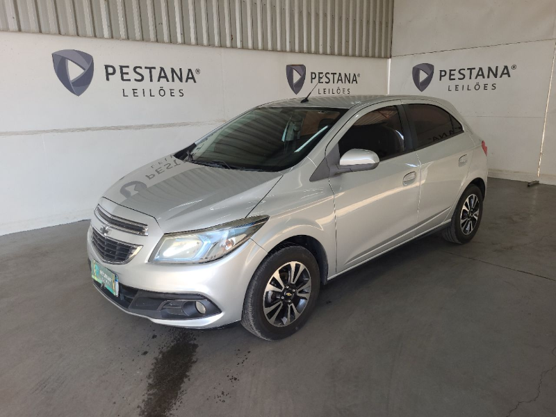 Chevrolet Onix 2014 em leilão