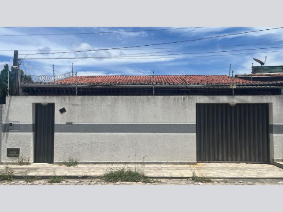 Leilão de Casa - Parnamirim - RN - Comercial,Residencial - Rua Adjair Gonçalo Da Rocha, 35, Rosa Dos Ventos, Parnamirim, RN, 59141500. Casa, Padrão, Desocupado, 1 vaga(s) de garagem. Área (s): 200 m² de área terreno, 146,94 m² de área construída. Matrícula(s): 24.498. Cartório: 1 CRI DE PARNAMIRIM. Inscrição da Prefeitura: 1.0601.082.01.0200.0000.2. A ARREMATAÇÃO NÃO CONTEMPLA BENS MÓVEIS, VEÍCULOS E QUAISQUER OBJETOS QUE EVENTUALMENTE APAREÇAM NAS IMAGENS. Imóvel em Não informado/BR - Lance Inicial R$ 438.300 - Extrajudicial