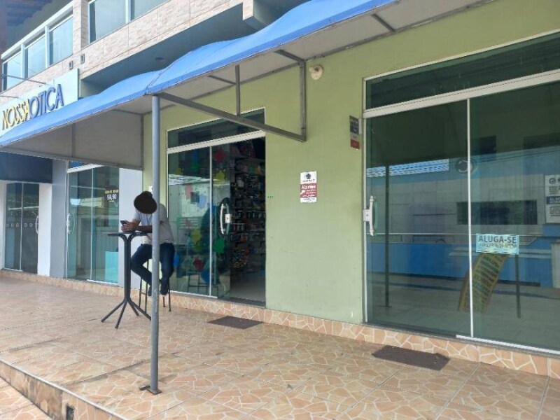 Loja - Araruama - RJ, localizado em Araruama - RJ, bairro Nossa Senhora de Nazareth