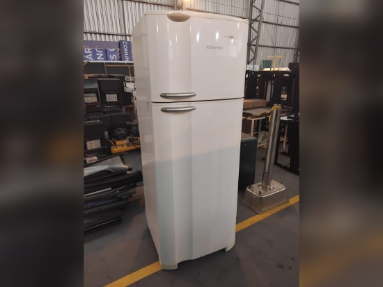 Lote contendo Sucatas de Geladeiras Electrolux Frost Free 430L, Prosdócimo e Consul e Lava-Louças Brastemp.