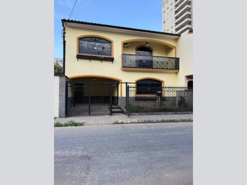 Casa - Pouso Alegre - MG, localizado em Pouso Alegre - MG, bairro Centro