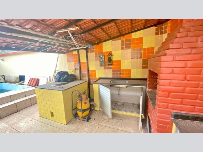 Casa - Pouso Alegre - MG, localizado em Pouso Alegre - MG, bairro Centro