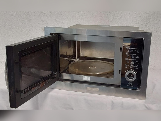 Lote Contendo Sucata de Micro-ondas de Embutir Electrolux Home Pro 28L, 220V