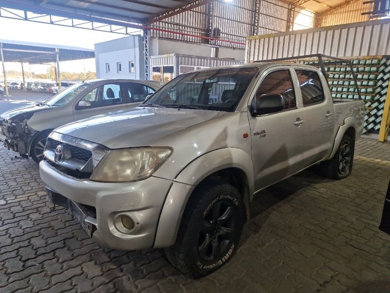 Toyota Hilux 2011 em leilão