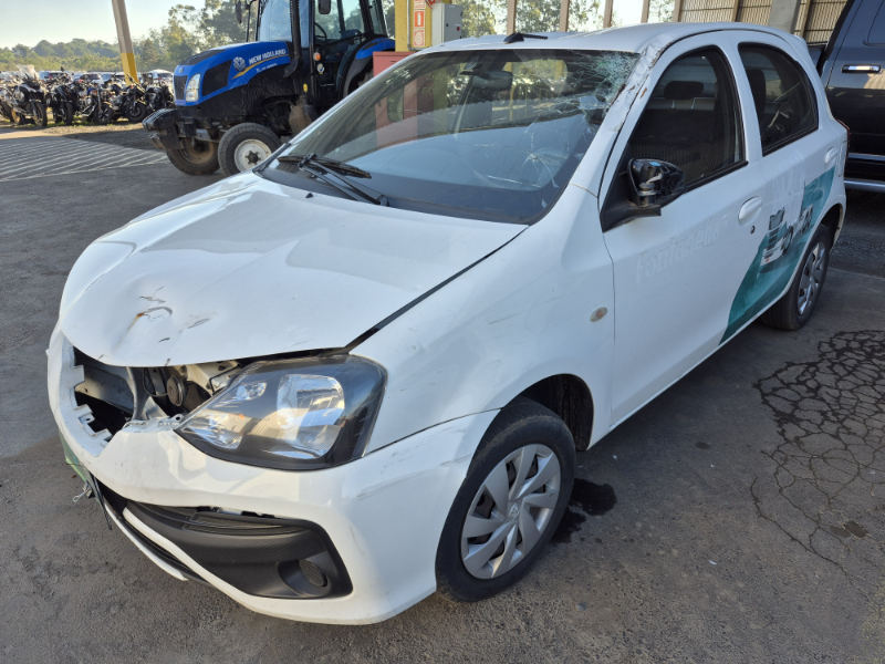 Toyota Etios 2020 em leilão