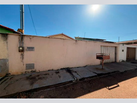 Casa em leilão em Indiara