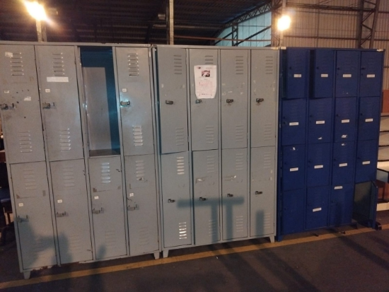 Lote contendo 03 sucatas de Armários Metálicos para Vestiário, de diversas marcas.