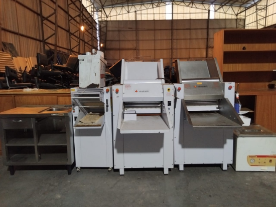 Lote contendo sucatas de equipamentos industriais para cozinha e panificação, das marcas Venâncio, G-PANIZ e Sulpack.