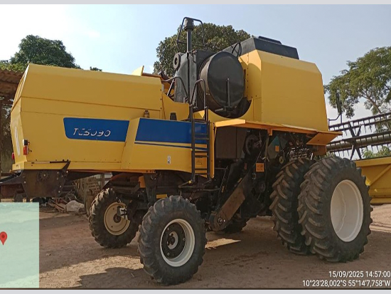 Colheitadeira New Holland com Plataforma de Corte New Holland