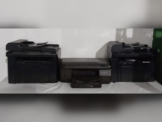 Lote contendo sucata de 3 impressoras HP, modelos 1536 e 8100.