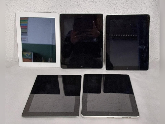 Lote contendo sucata de 5 tablets Apple.