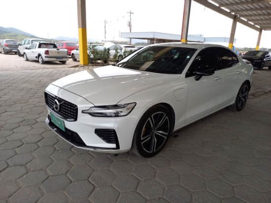 Volvo S60 T8 R-DESIGN 2021 2022 Gas/Elétrico