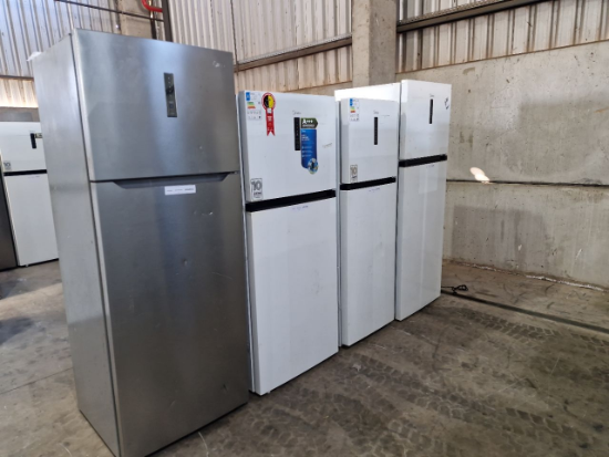 Lote contendo 4 geladeiras marca Mídea