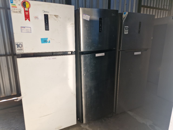 Lote contendo 3 geladeiras marca Mídea