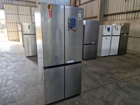 Lote contendo 1 geladeiras marca Mídea