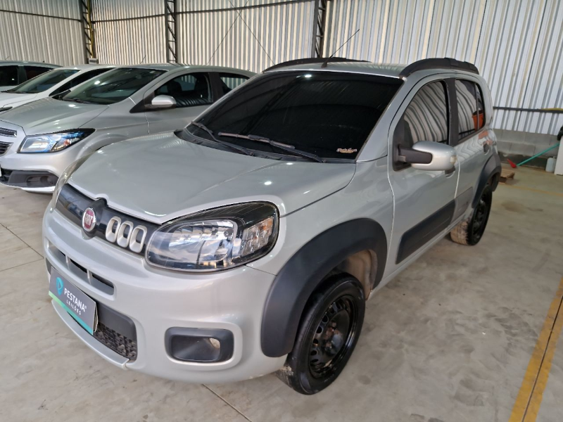 Fiat Uno 2016 em leilão