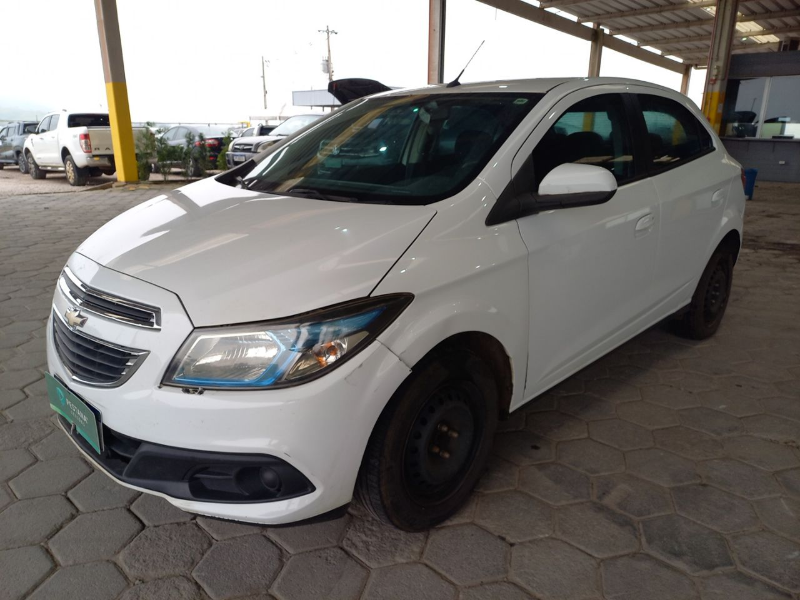 Chevrolet Onix 2013 em leilão