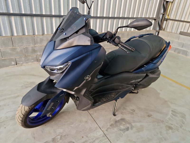 Yamaha Xmax 2024 em leilão