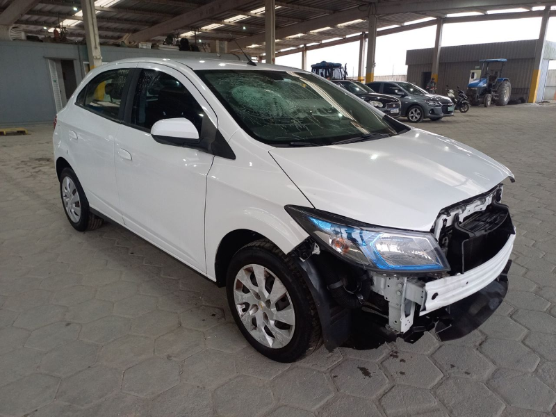 Chevrolet Onix 2015 em leilão