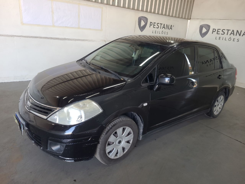 Nissan Tiida 2012 em leilão