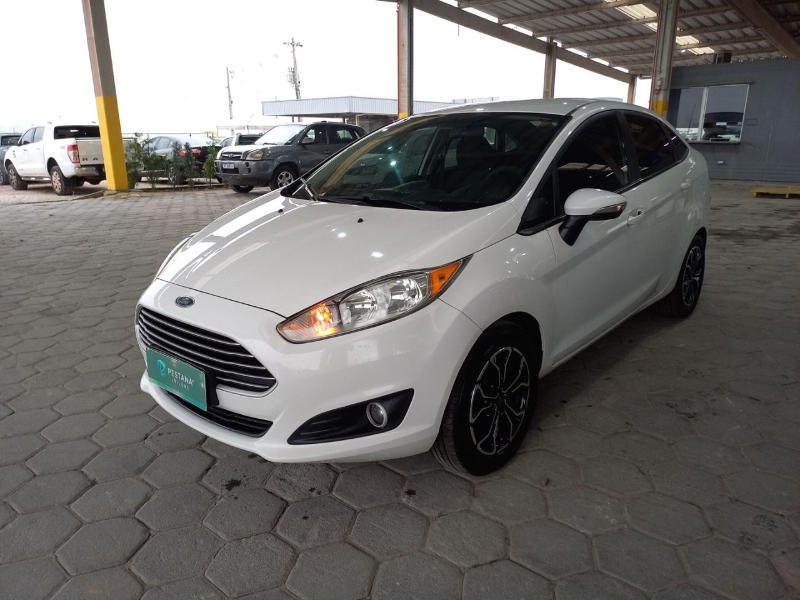 Ford Fiesta 2014 em leilão