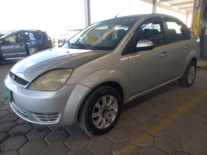 Ford Fiesta 2007 em leilão