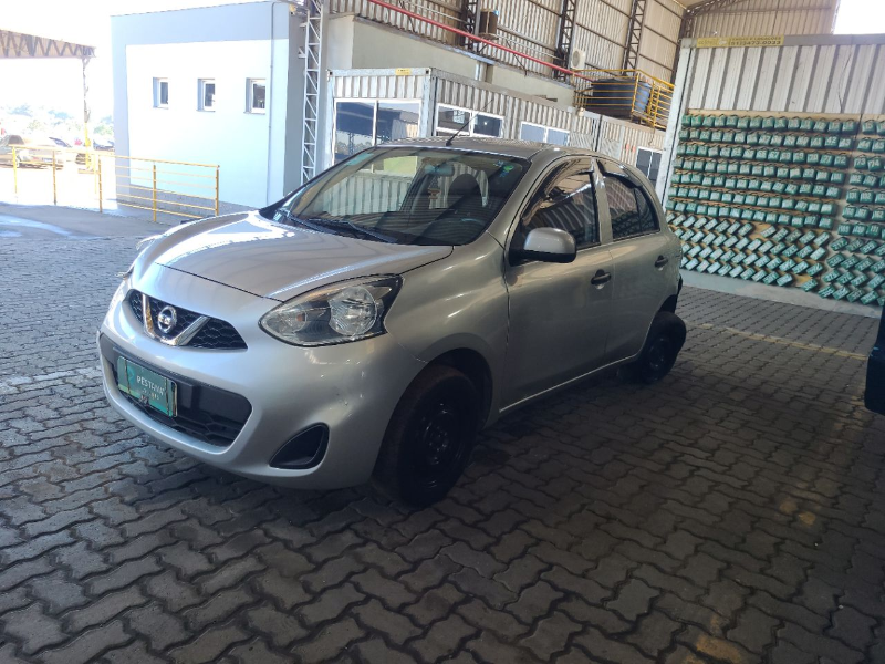 Nissan March 2019 em leilão