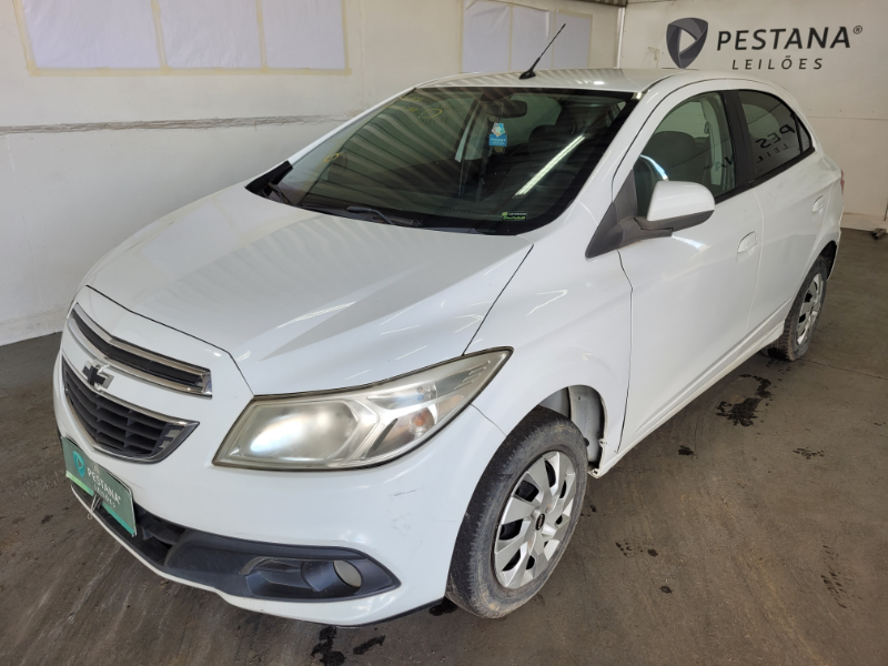 Chevrolet Onix 2013 em leilão