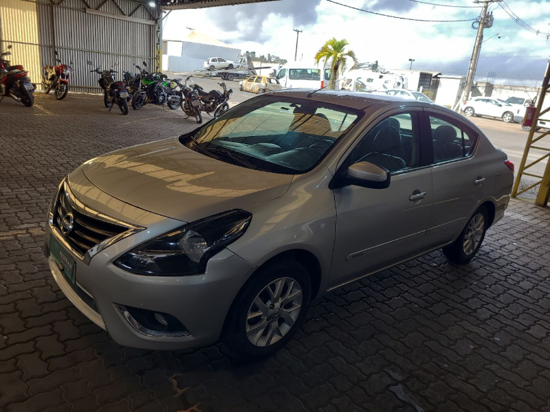 Nissan Versa 2017 em leilão