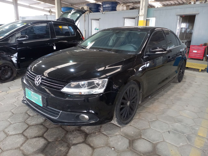 Volkswagen Jetta 2013 em leilão