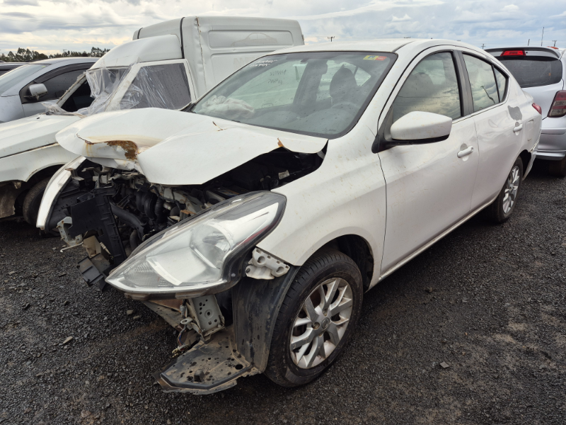 Nissan Versa 2016 em leilão