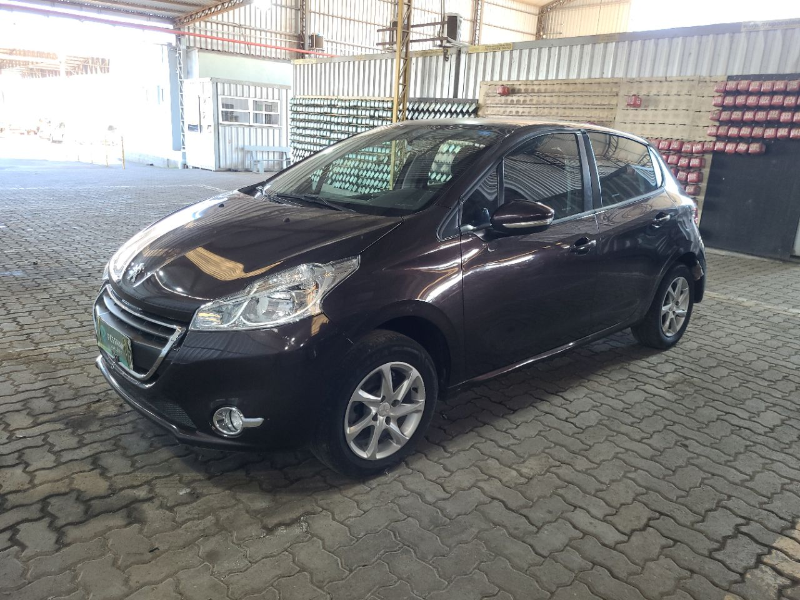 Peugeot 208 2016 em leilão