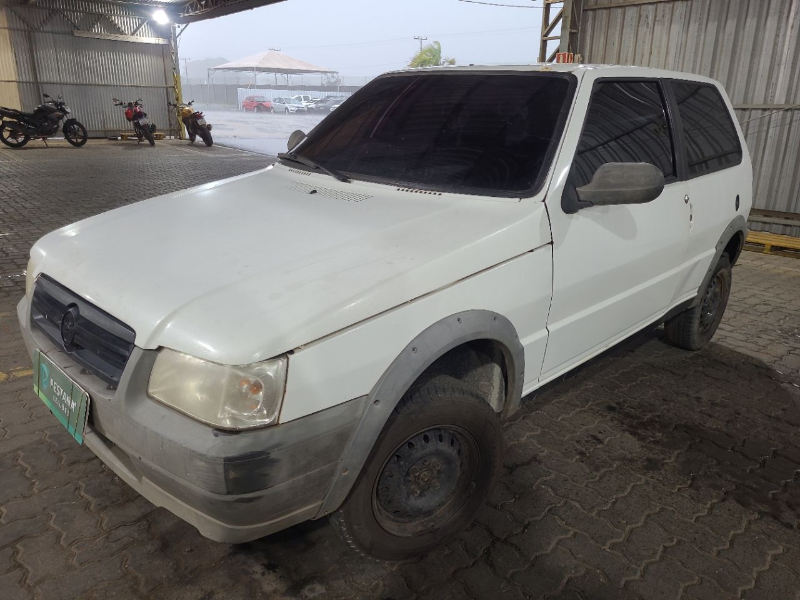 Fiat Uno 2013 em leilão