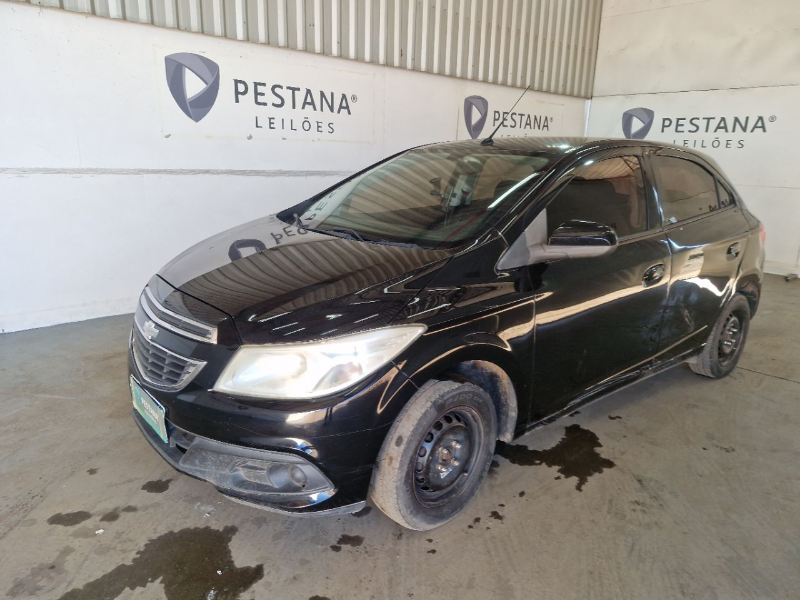 Chevrolet Onix 2014 em leilão