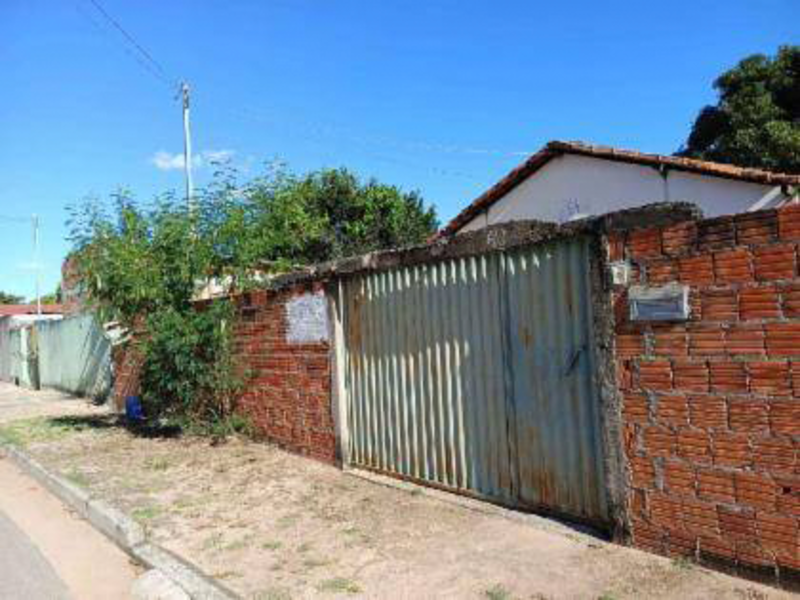 Foto de Casa em leilão no bairro Rutilante em Urucuia - MG