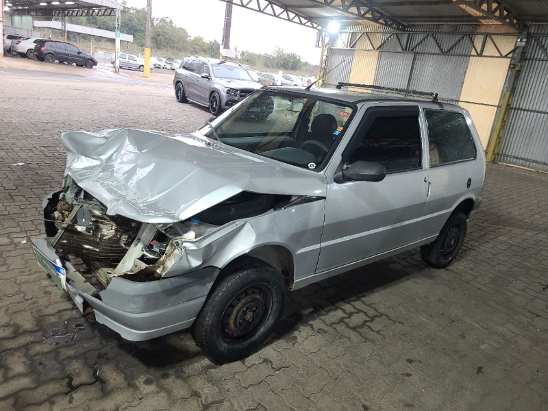 Fiat Uno 2010 em leilão