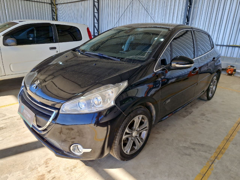 Peugeot 208 2015 em leilão